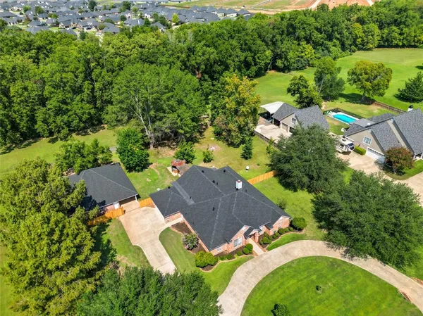 $485,000 | 107 Lakewood Point Drive, Bossier City, LA 71111