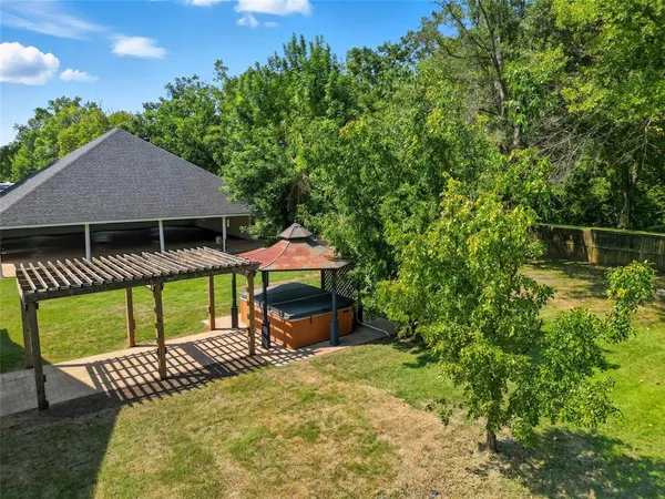 $485,000 | 107 Lakewood Point Drive, Bossier City, LA 71111