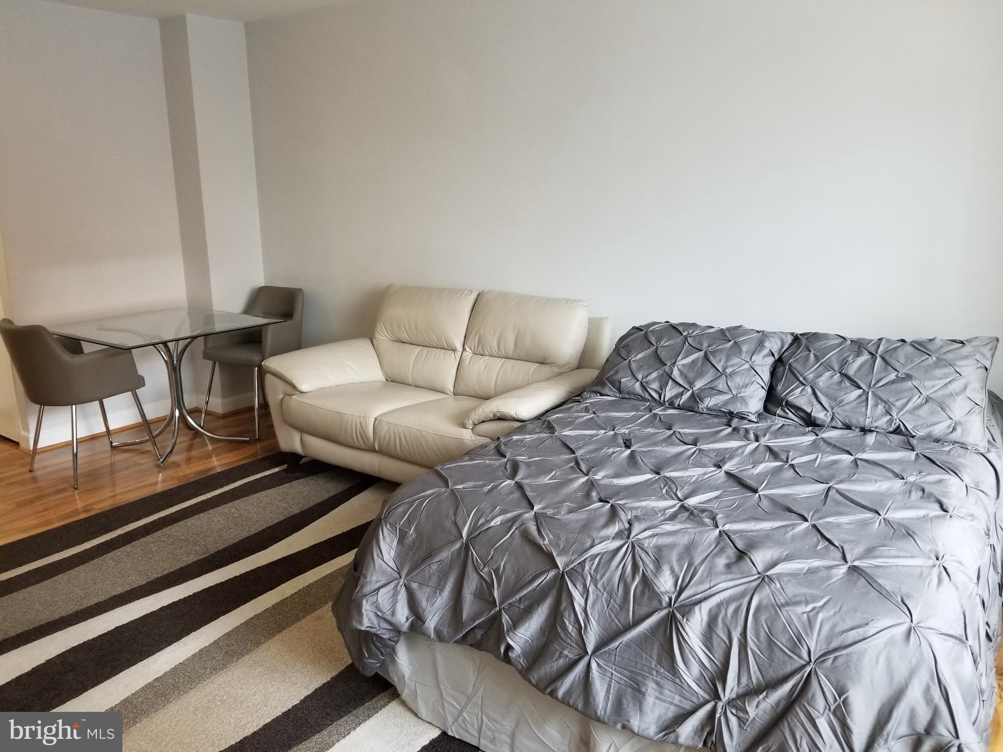 1021 Arlington Boulevard, Unit 414 Arlington, VA 22209 - Photo 3 of 31 a living room with furniture