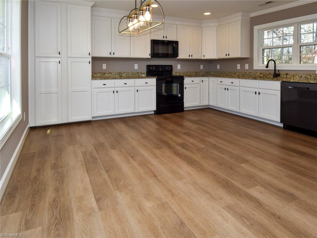 4025 Clapp Mill Road Burlington, NC 27215 - Photo 6 of 24 Gallery Image 6