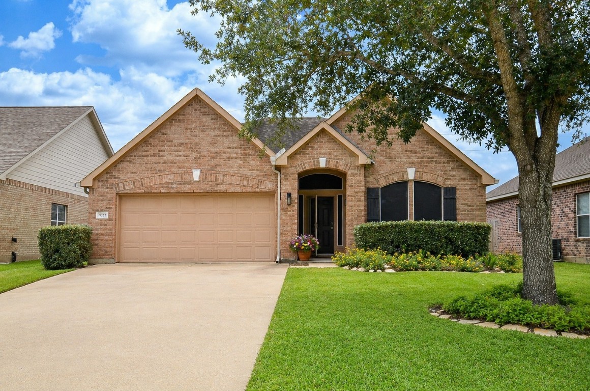 Well-maintained exterior with inviting curb appeal and a clean, move-in ready presentation from the moment you arrive.