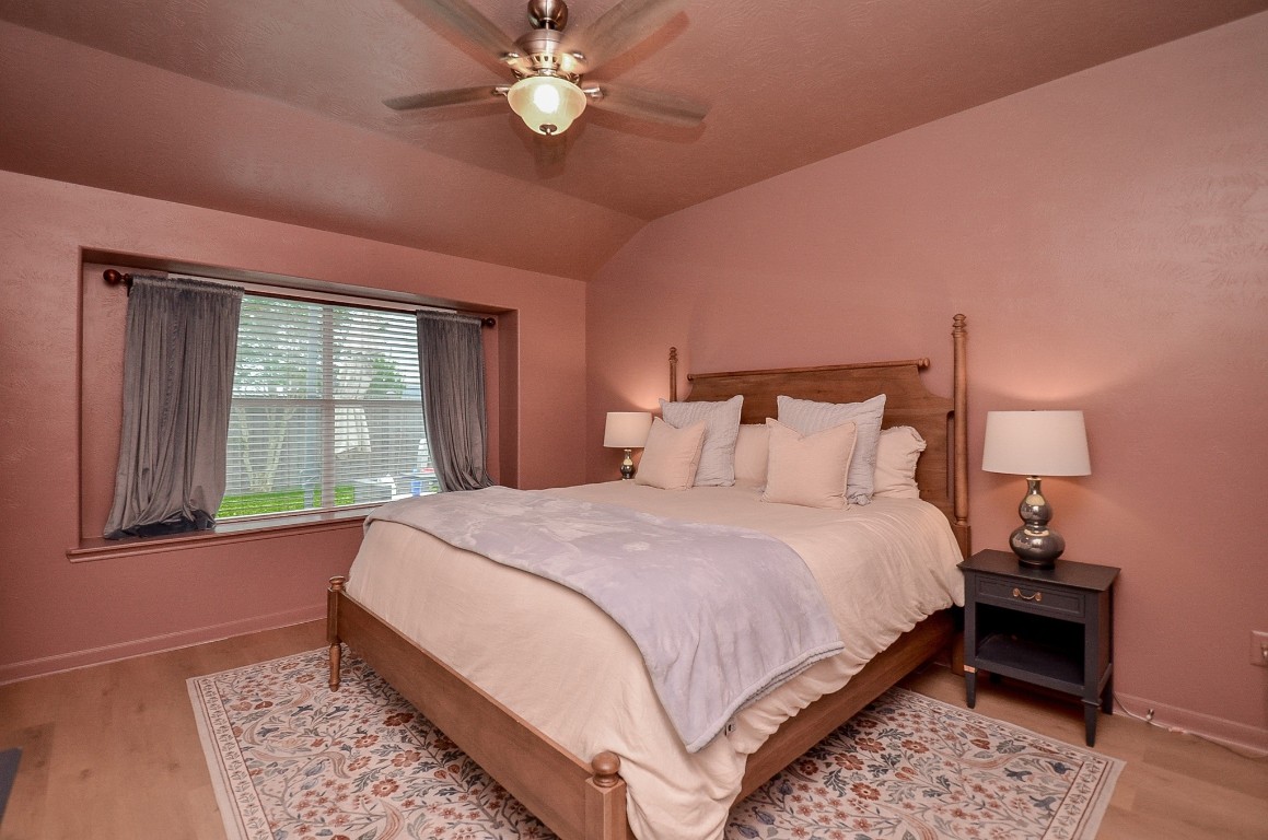9222 Sorrell Hollow Lane Rosenberg, TX 77469 - Photo 28 of 46 Well-sized primary retreat with a functional layout that offers flexibility for additional seating or a cozy reading area.