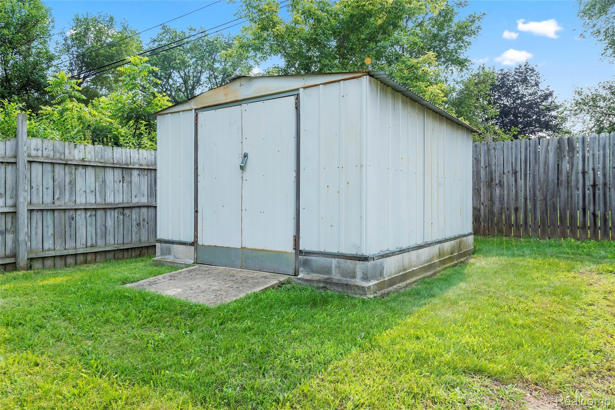 2976 Melvin Avenue Rochester, MI 48307 - Photo 28 of 32 29 - Storage Shed.jpg