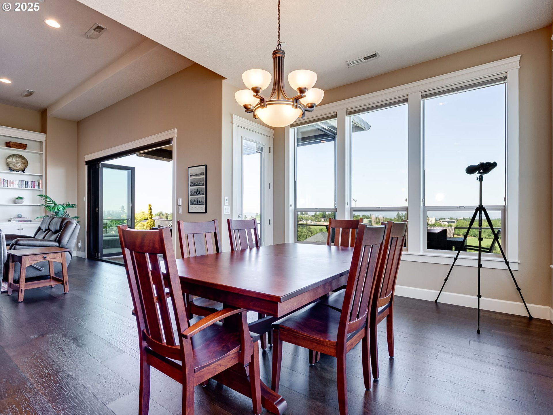2009 Northwest Klickitat Street Camas, WA 98607 - Photo 17 of 48 Dining Room