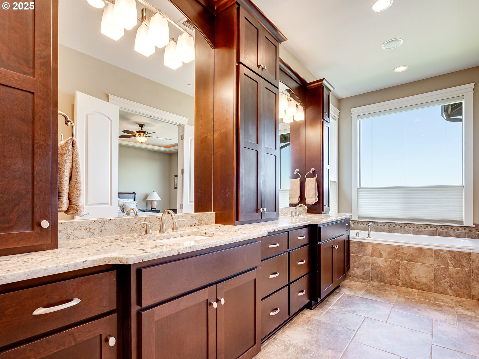 2009 Northwest Klickitat Street Camas, WA 98607 - Photo 27 of 48 Owner's Suite Bathroom