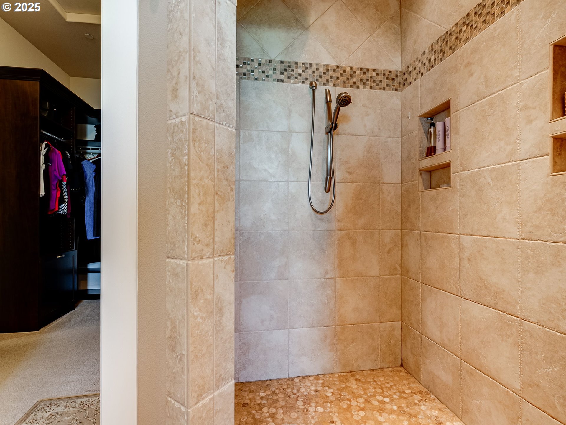 2009 Northwest Klickitat Street Camas, WA 98607 - Photo 29 of 48 Owner's Suite Bathroom