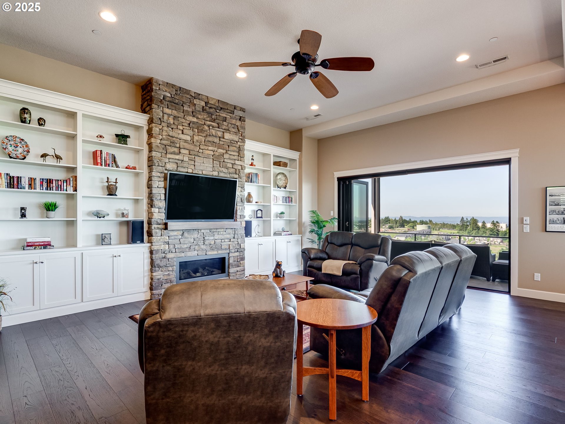 2009 Northwest Klickitat Street Camas, WA 98607 - Photo 3 of 48 Great Room