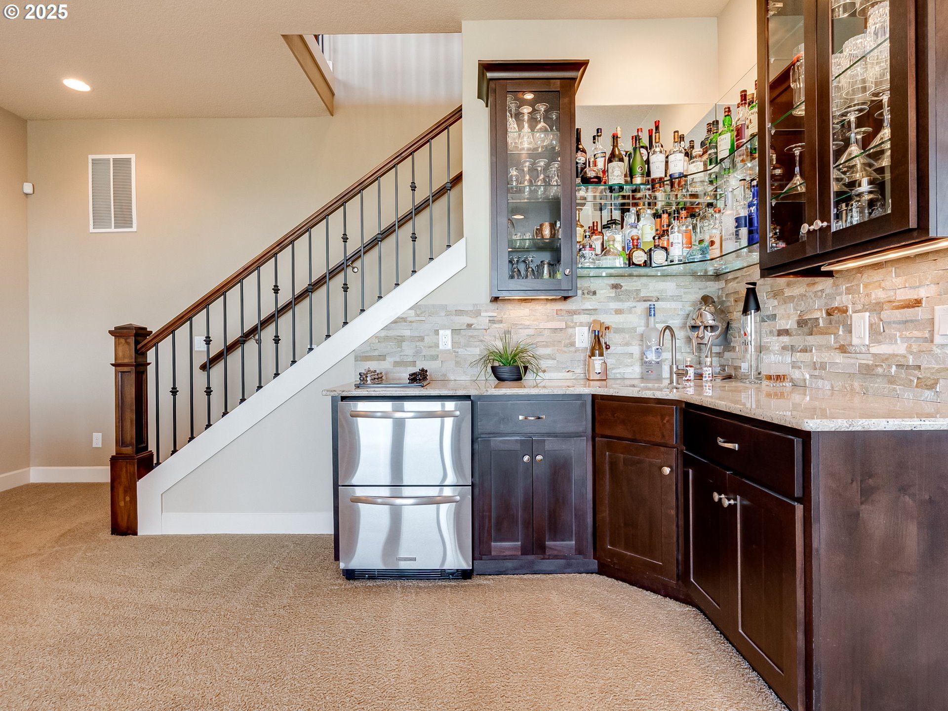 2009 Northwest Klickitat Street Camas, WA 98607 - Photo 35 of 48 Wet Bar