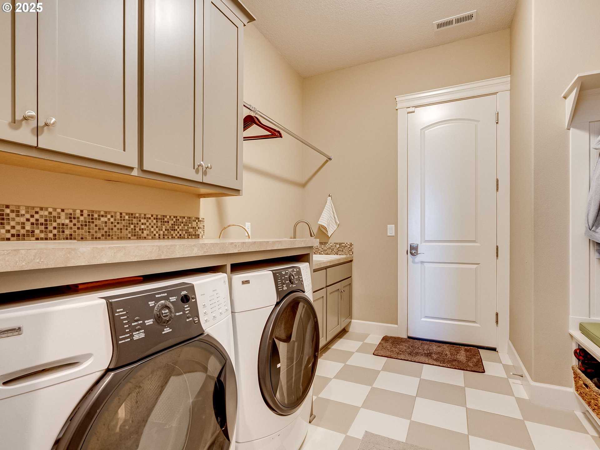 2009 Northwest Klickitat Street Camas, WA 98607 - Photo 47 of 48 Laundry