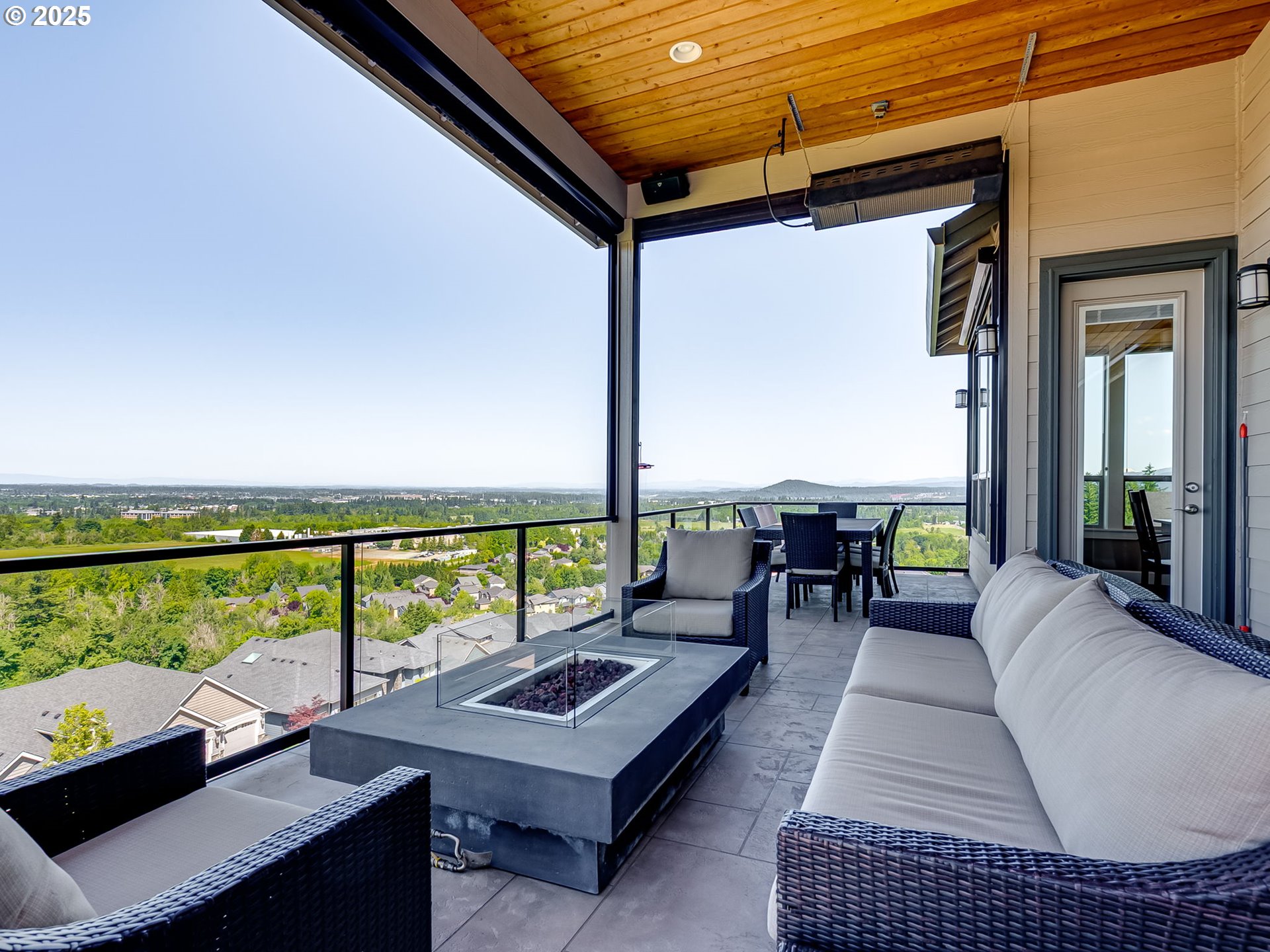 2009 Northwest Klickitat Street Camas, WA 98607 - Photo 5 of 48 Deck