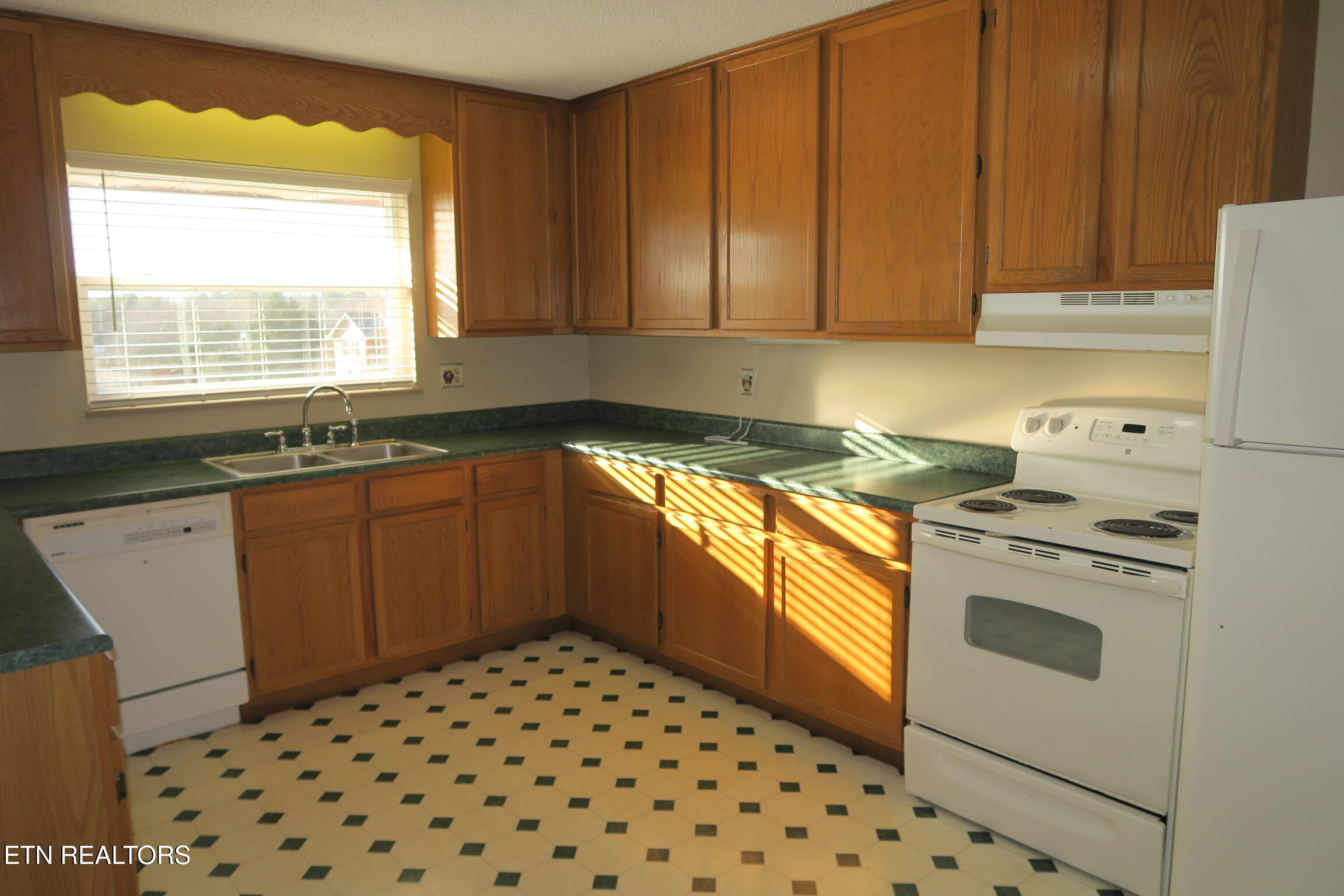 3527 Sevierville Road Maryville, TN 37804 - Photo 12 of 23 IMG_2819