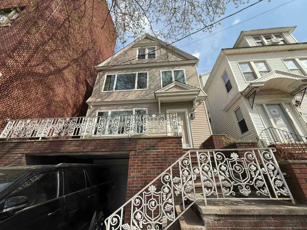 $2,300 | 838 John F. Kennedy Boulevard, Unit 1, Bayonne, NJ 07002