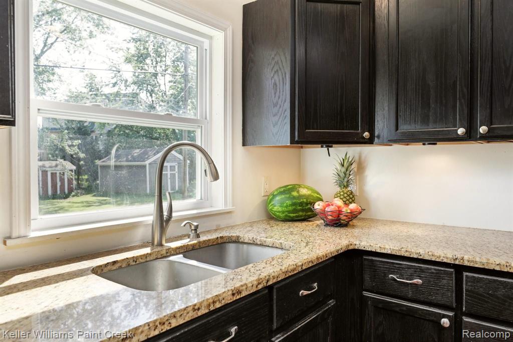 1146 East Gunn Road Rochester, MI 48306 - Photo 8 of 20