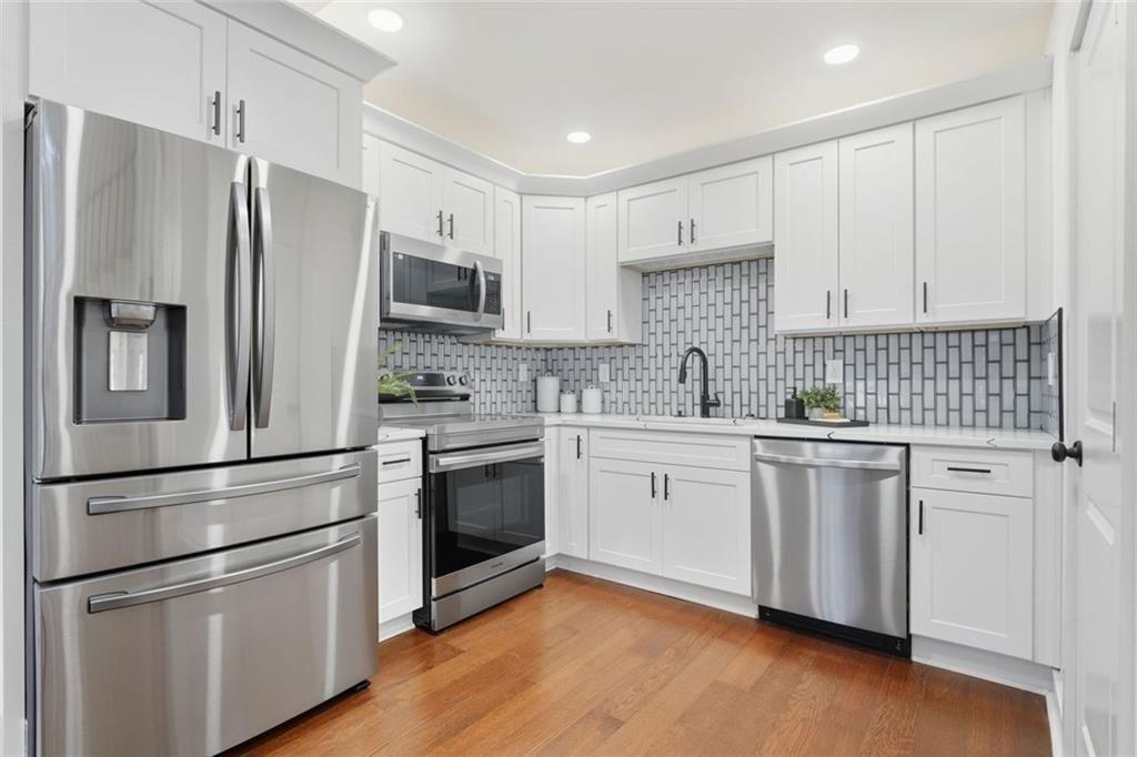 2822 Waters Road Southwest Atlanta, GA 30354 - Photo 5 of 28