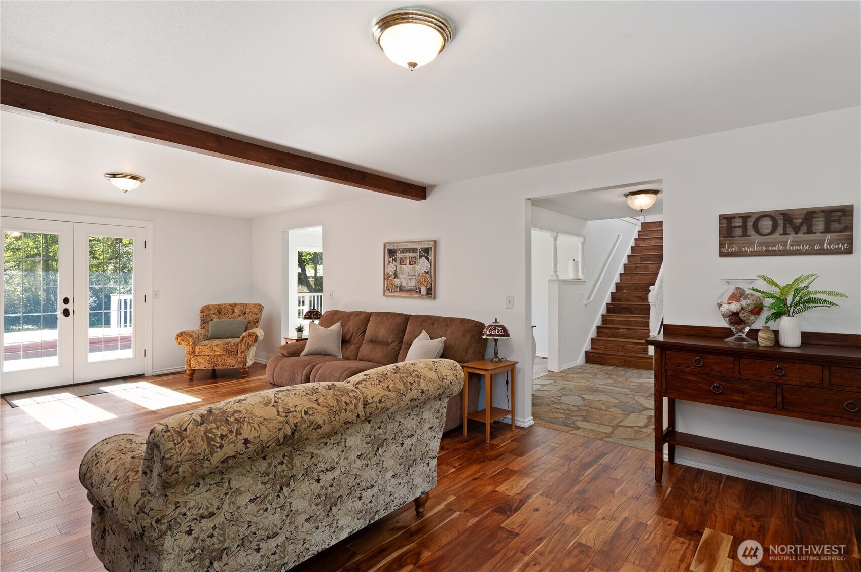 4293 Northwest Westgate Road Silverdale, WA 98383 - Photo 19 of 37 a living room with furniture