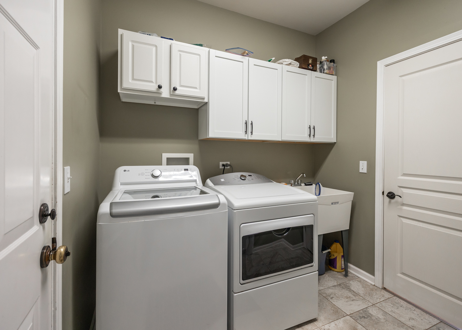 2737 Winton Court West Dundee, IL 60118 - Photo 23 of 52 a utility room with dryer and washer