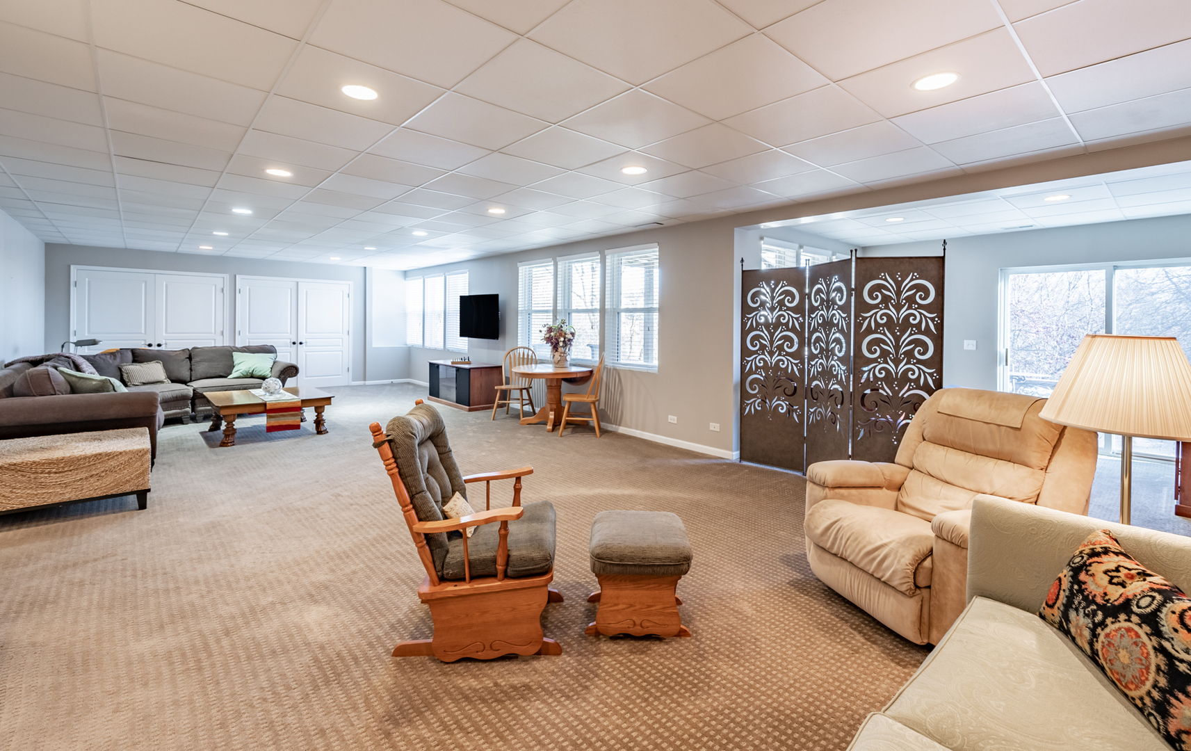 2737 Winton Court West Dundee, IL 60118 - Photo 41 of 52 a living room with furniture