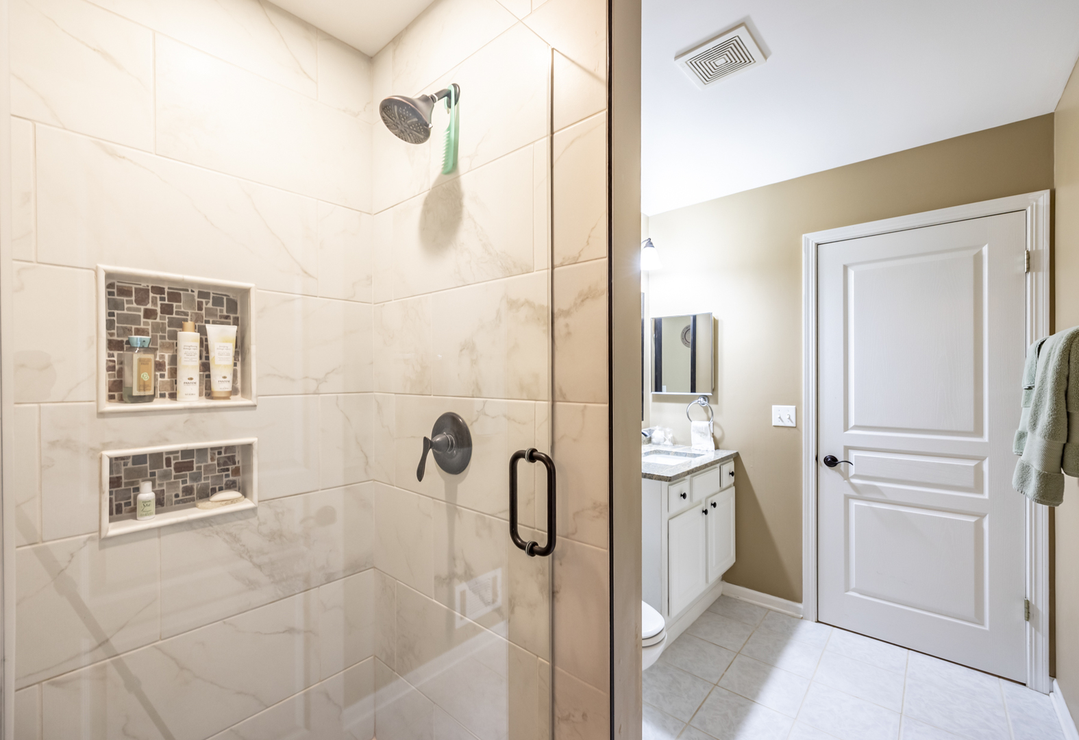 2737 Winton Court West Dundee, IL 60118 - Photo 47 of 52 a bathroom with a shower