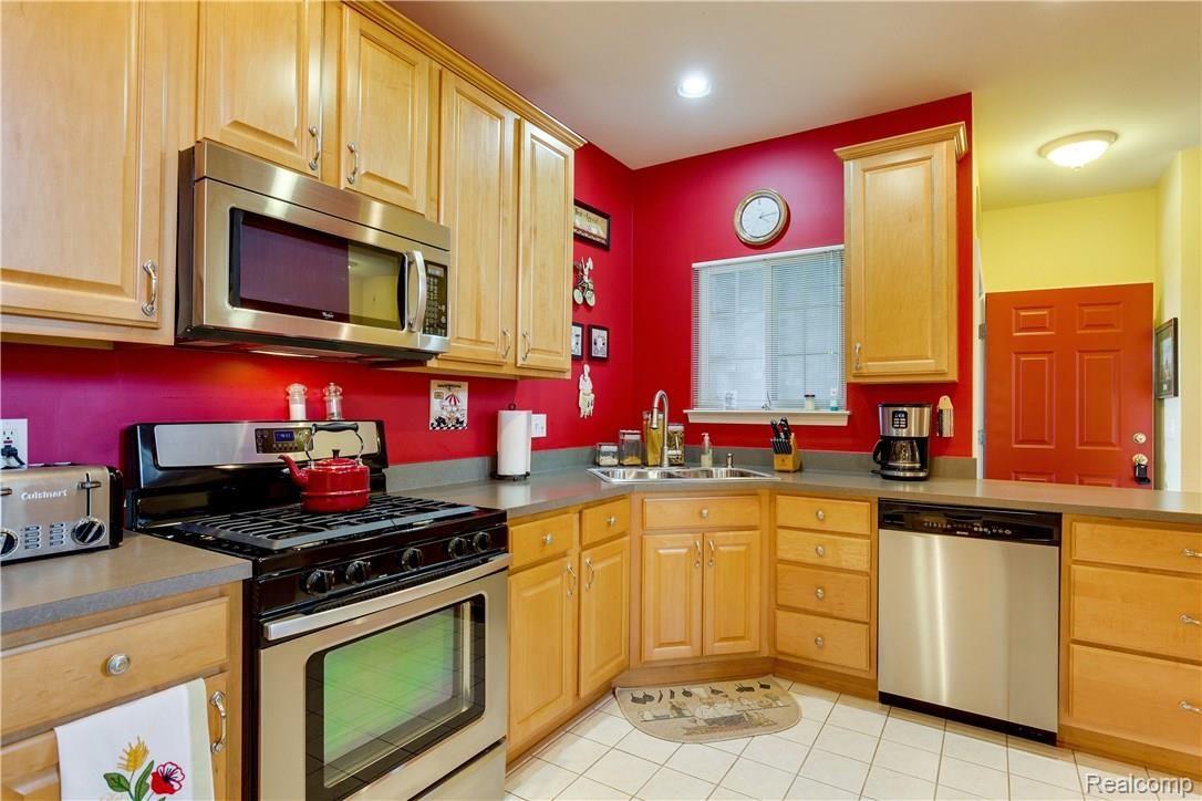 41844 Glade Road Canton, MI 48187 - Photo 6 of 23 41844 Glade Canton MI 48188-print-006-9-Kitchen-4200x2800-300dpi.jpg