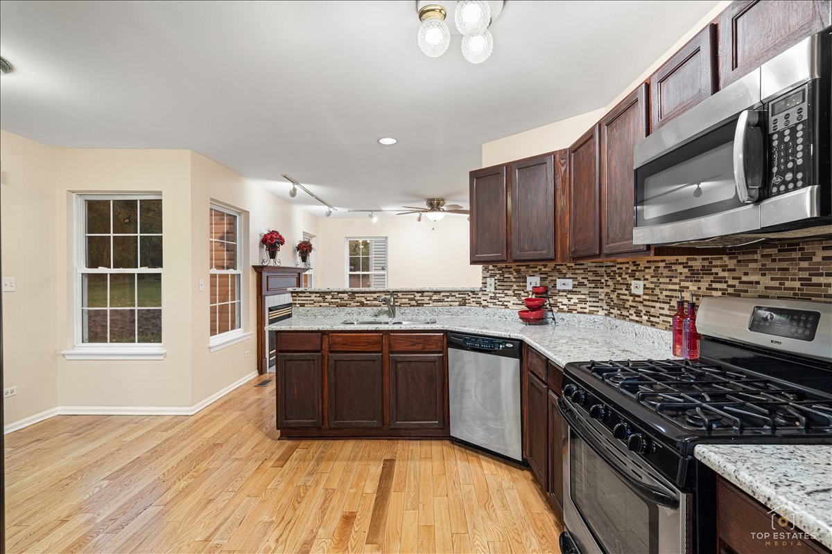 7 Eagle Court Streamwood, IL 60107 - Photo 7 of 31 a kitchen with stainless steel appliances granite countertop a stove and a sink