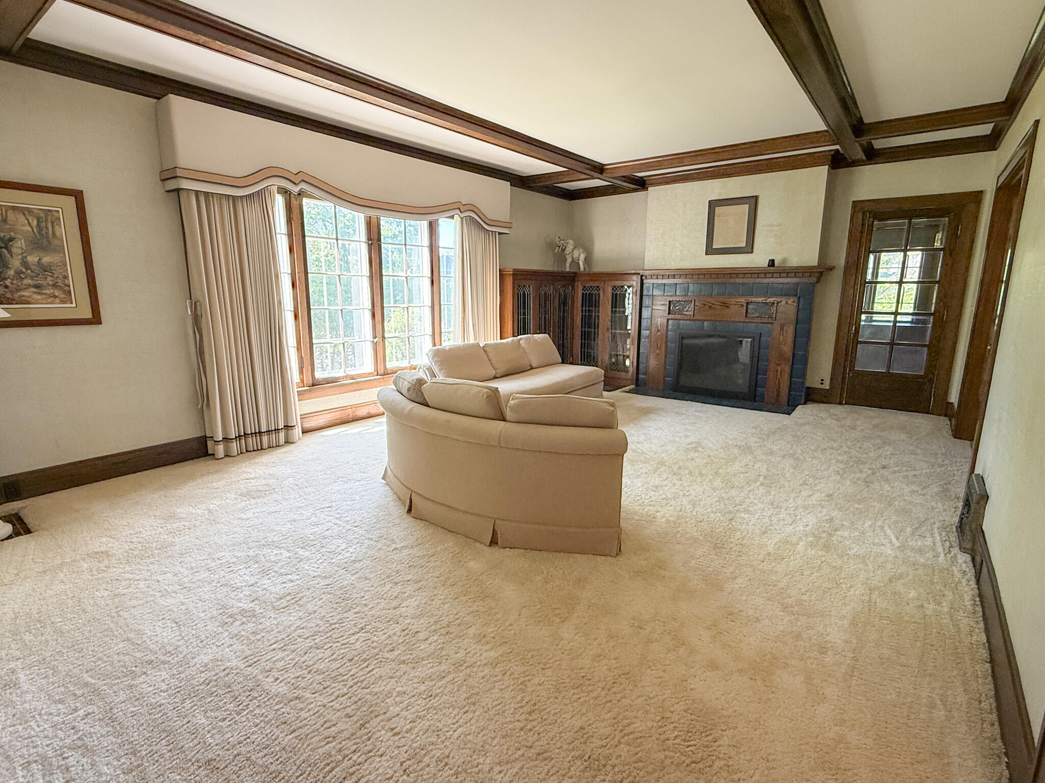 430 West Upton Avenue Reed City, MI 49677 - Photo 8 of 21 Living Room