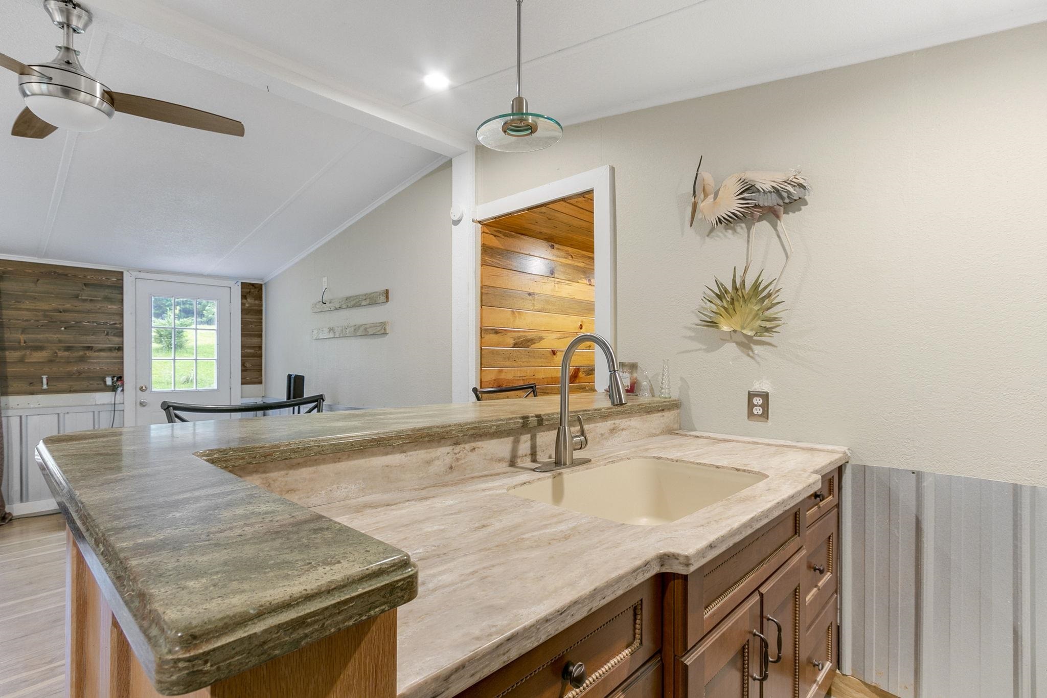 113 Dixon Road Westminster, SC 29693 - Photo 10 of 24 Gallery Image 10