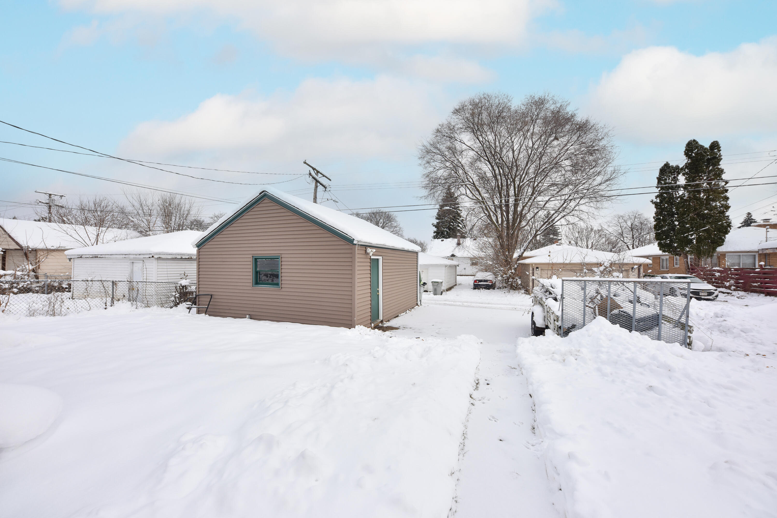 4314 North 68th Street Milwaukee, WI 53216 - Photo 25 of 29 2 Car Garage & 3 Add'l Parking Spaces
