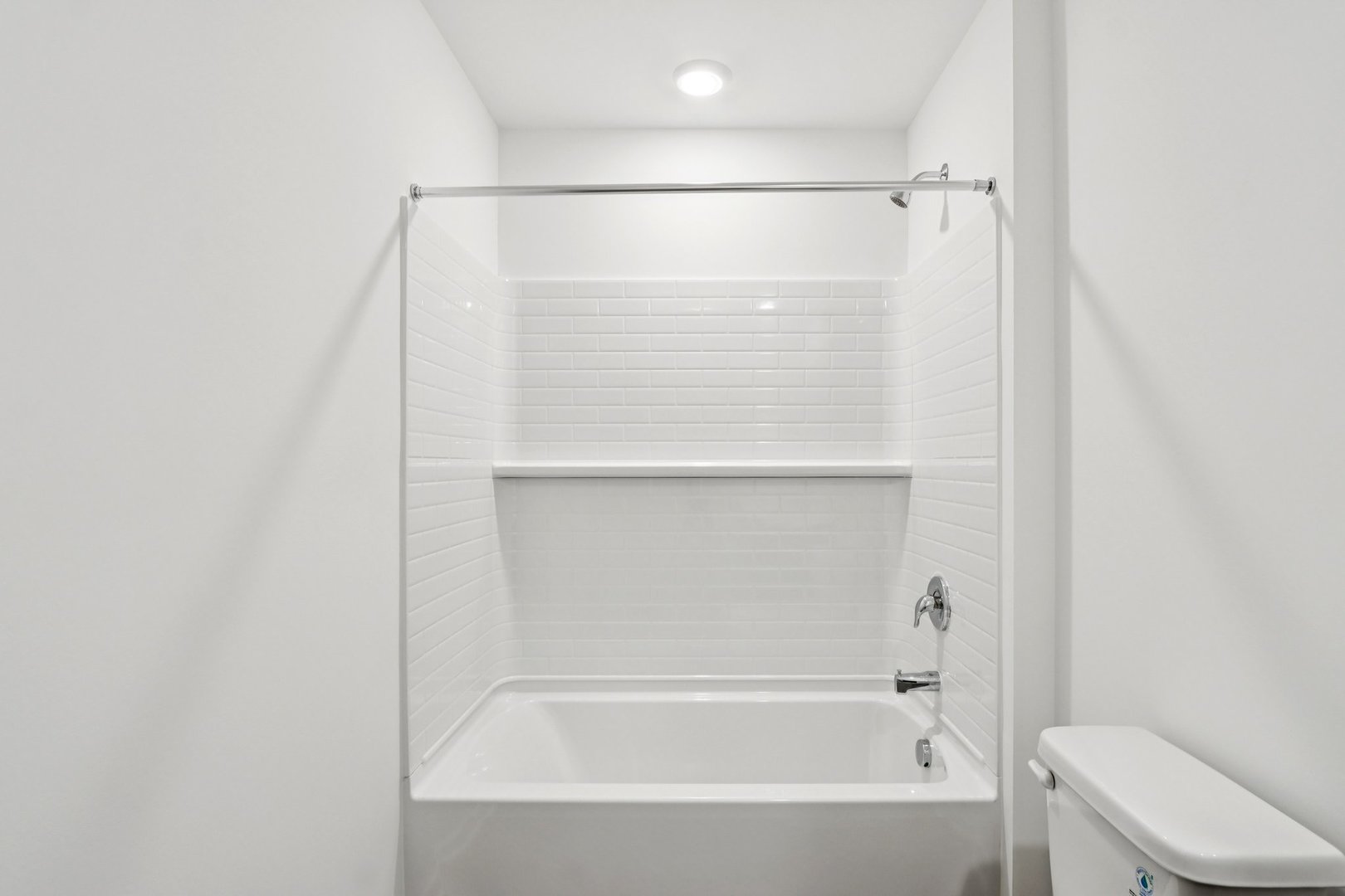 2561 Tahoe Lane Pingree Grove, IL 60140 - Photo 30 of 56 a bathroom with a bathtub and a toilet