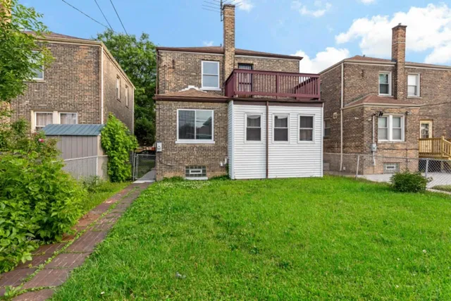 a view of a house with a back yard