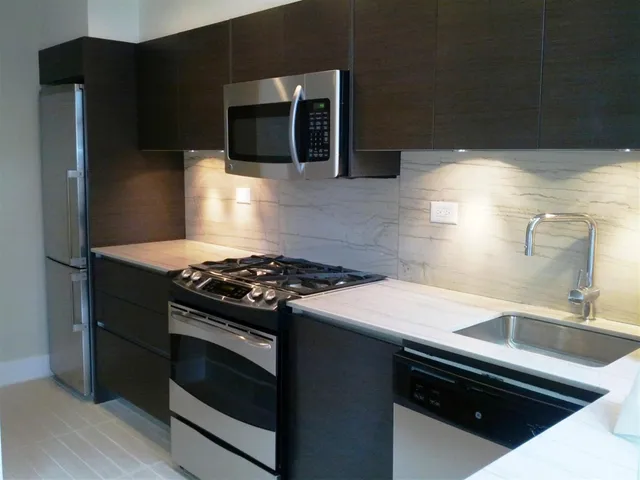 $6,195 | 20 Park Avenue, Unit 17B | Murray Hill