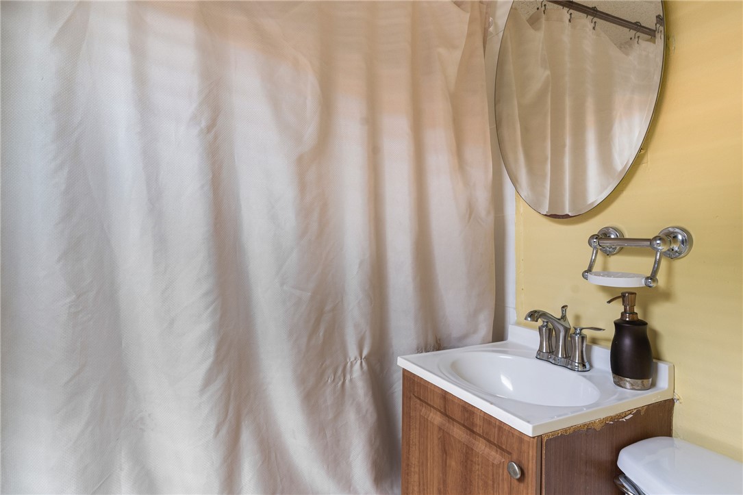 47 Paradis Avenue Woonsocket, RI 02895 - Photo 27 of 38 Unit 2 bath with shower/tub