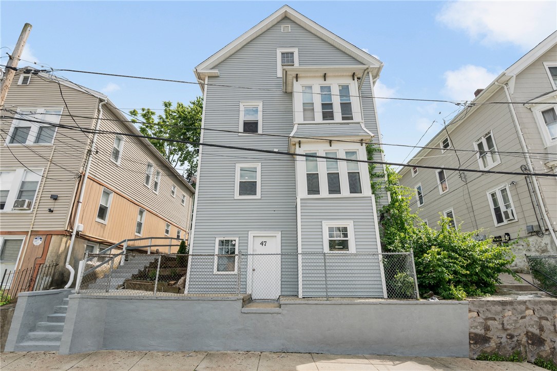 47 Paradis Avenue Woonsocket, RI 02895 - Photo 3 of 38 Gallery Image 3