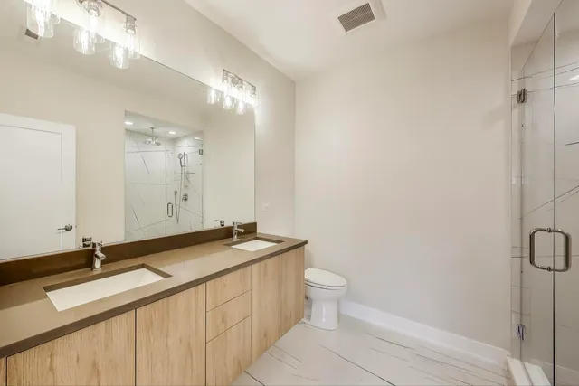 $650,000 | 3339 North Ridgeway Avenue, Unit 2N, Chicago, IL 60618