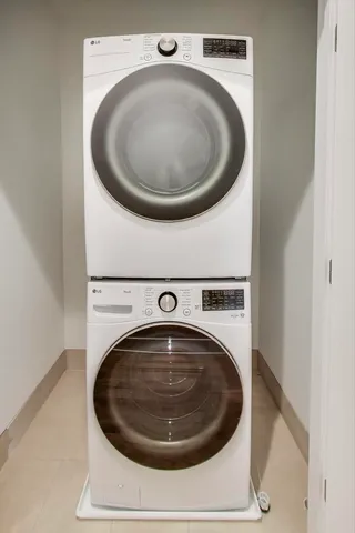 $650,000 | 3339 North Ridgeway Avenue, Unit 2N, Chicago, IL 60618