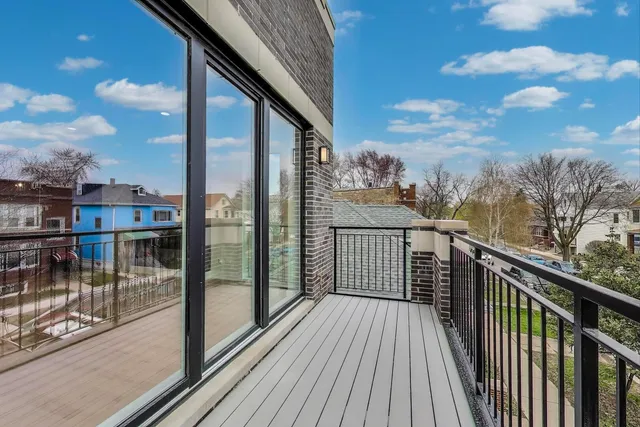 $650,000 | 3339 North Ridgeway Avenue, Unit 2N, Chicago, IL 60618