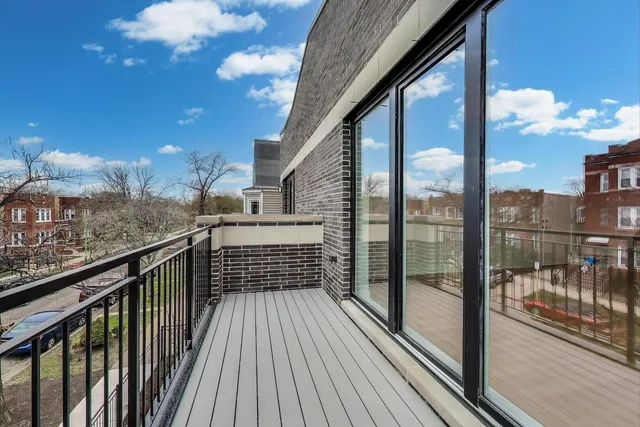 $650,000 | 3339 North Ridgeway Avenue, Unit 2N, Chicago, IL 60618