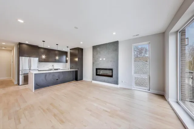 $650,000 | 3339 North Ridgeway Avenue, Unit 2N, Chicago, IL 60618