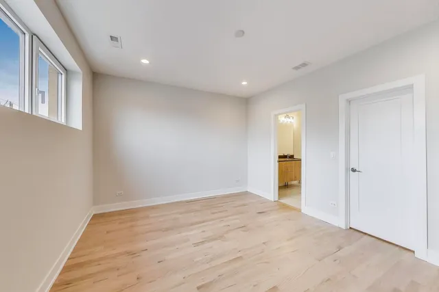 $650,000 | 3339 North Ridgeway Avenue, Unit 2N, Chicago, IL 60618