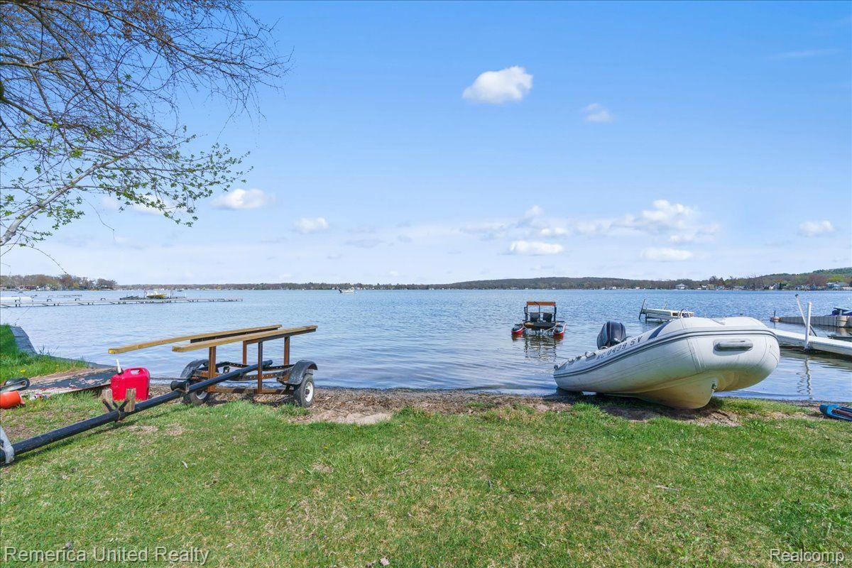 9623 Winston Road Pinckney, MI 48169 - Photo 1 of 19 Deeded lake access.