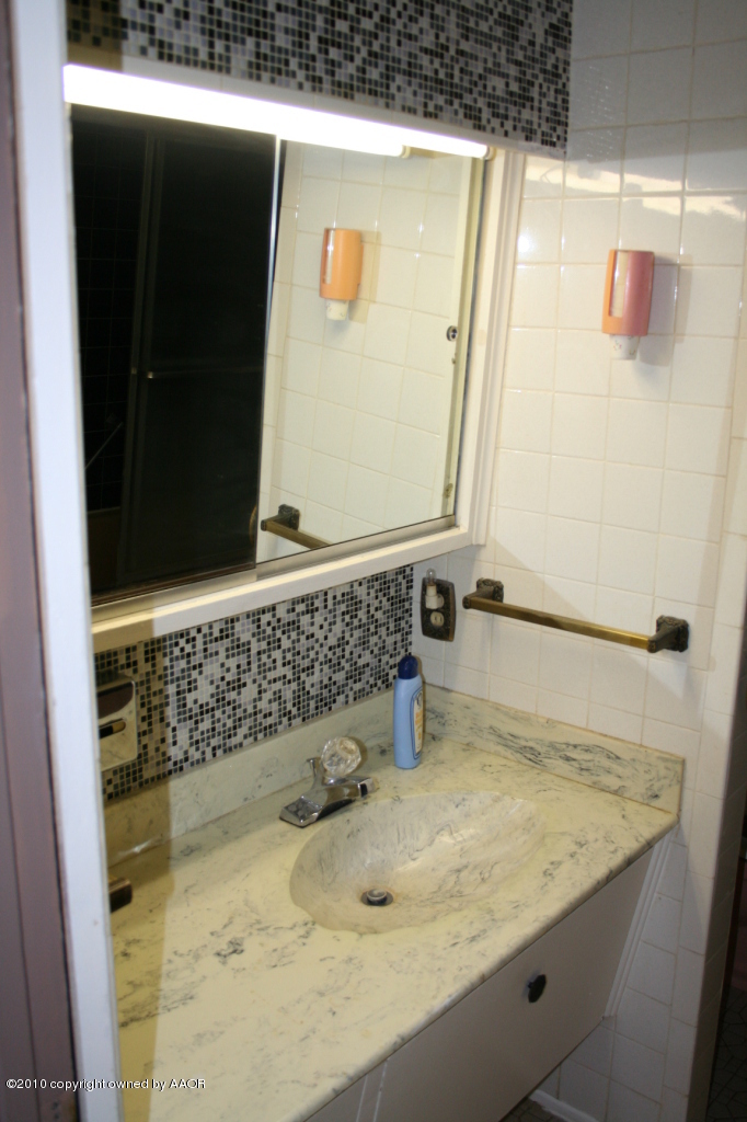 5105 South Bonham Street Amarillo, TX 79110 - Photo 13 of 13 Bath