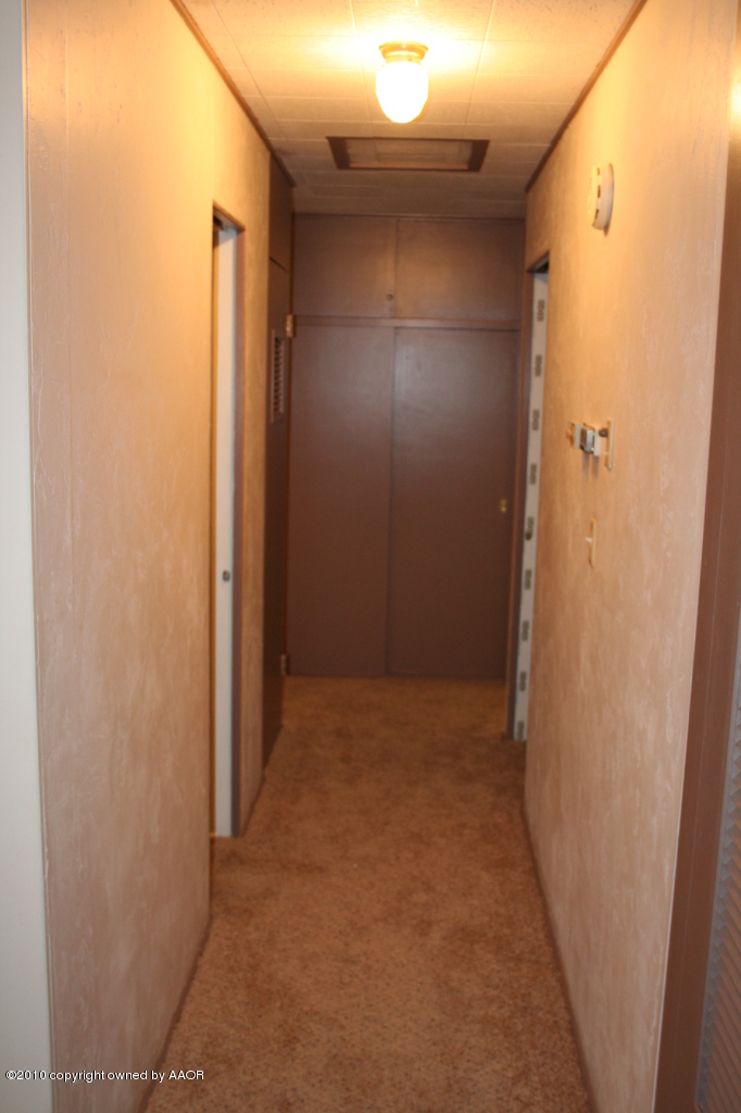 5105 South Bonham Street Amarillo, TX 79110 - Photo 9 of 13 Hall
