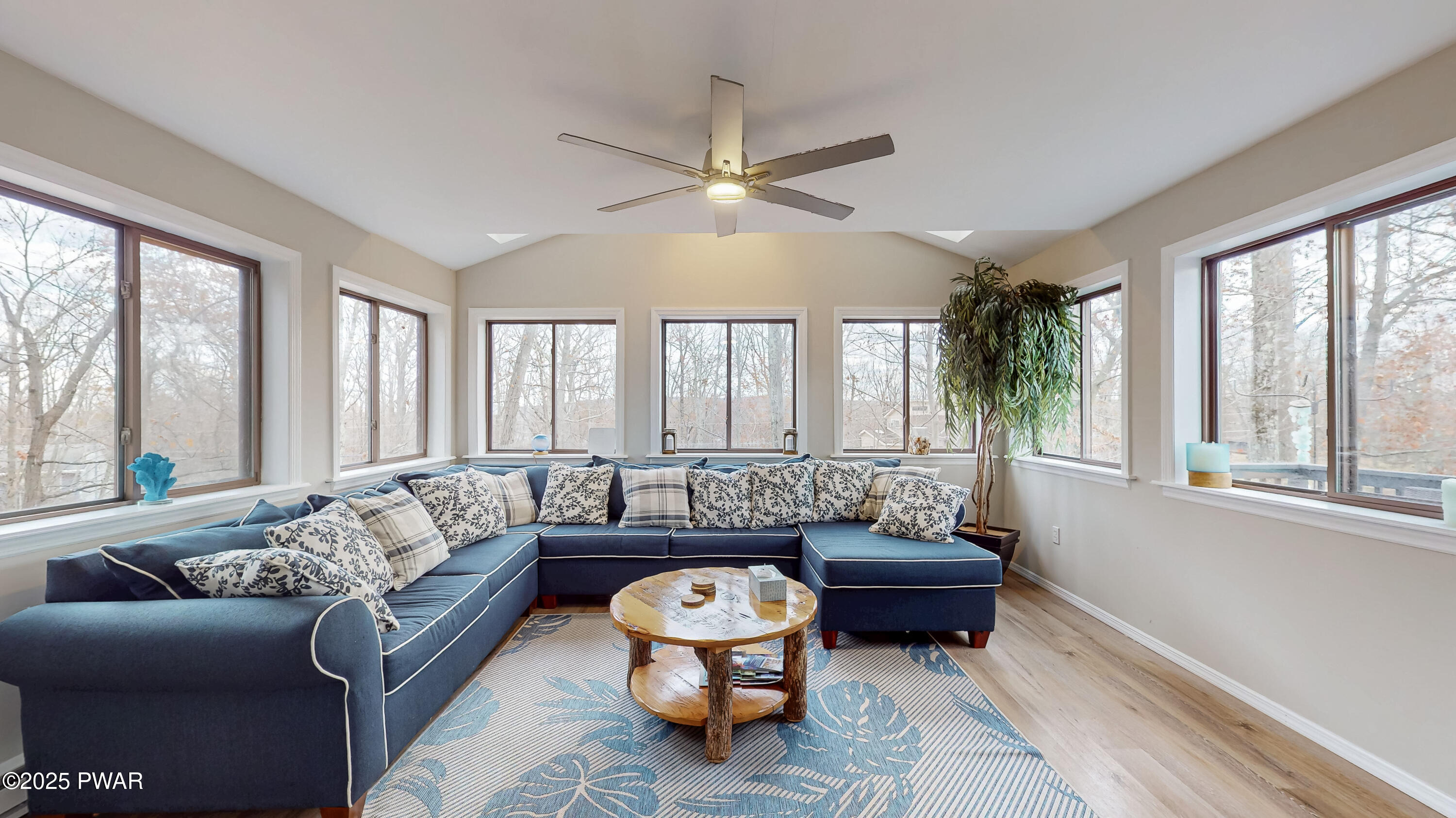 1007 Star View Terrace Lake Ariel, PA 18436 - Photo 7 of 31 Living Room