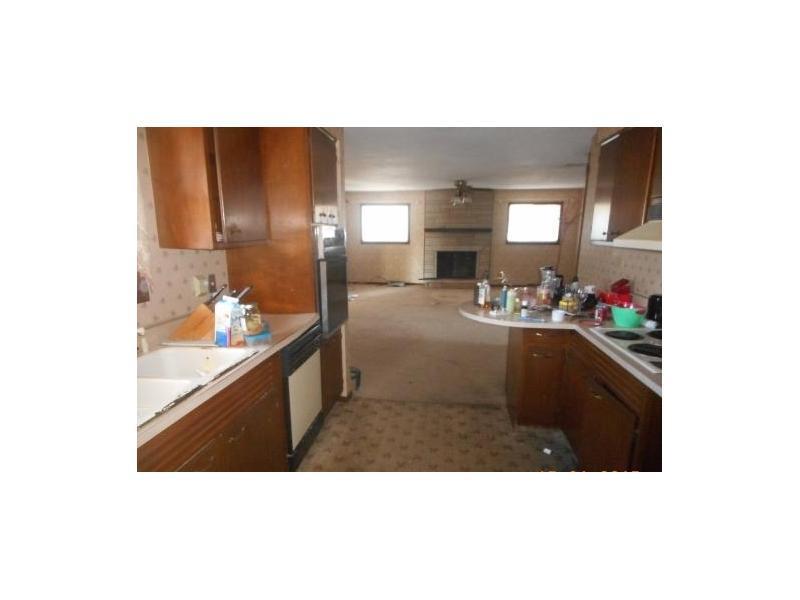 8318 Hayworth Road Indianapolis, IN 46221 - Photo 2 of 8 Gallery Image 2