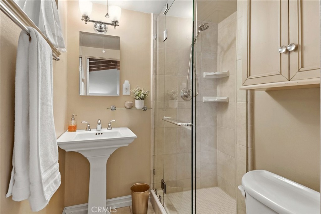 534 South Devon Road Orange, CA 92868 - Photo 22 of 31 Primary Bathroom