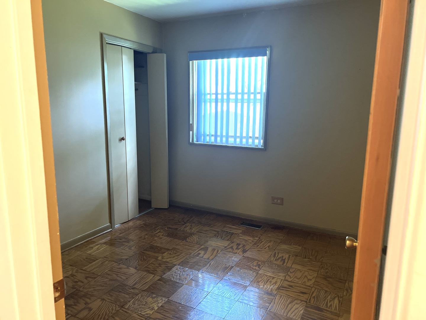 1060 Warwick Lane Elk Grove Village, IL 60007 - Photo 11 of 15 an empty room that has a window in it