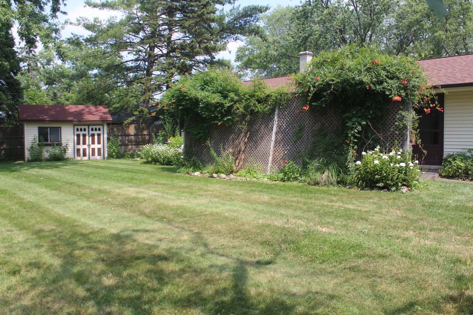 1060 Warwick Lane Elk Grove Village, IL 60007 - Photo 3 of 15 a front view of a house with a garden