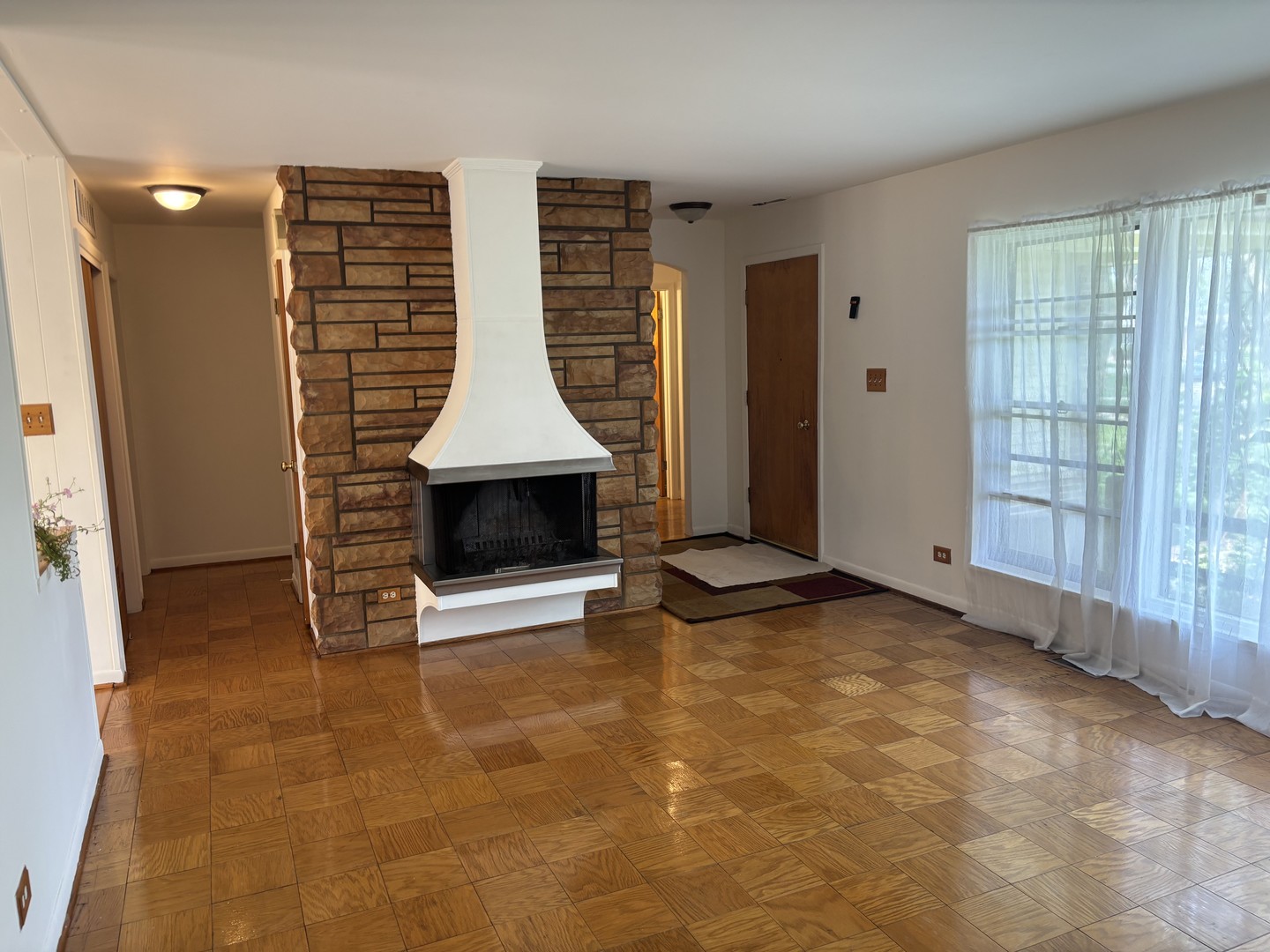 1060 Warwick Lane Elk Grove Village, IL 60007 - Photo 5 of 15