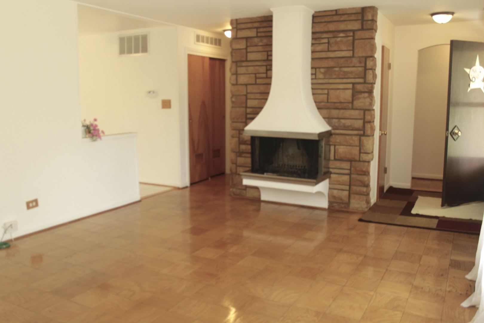 1060 Warwick Lane Elk Grove Village, IL 60007 - Photo 6 of 15 a view of livingroom with natural light