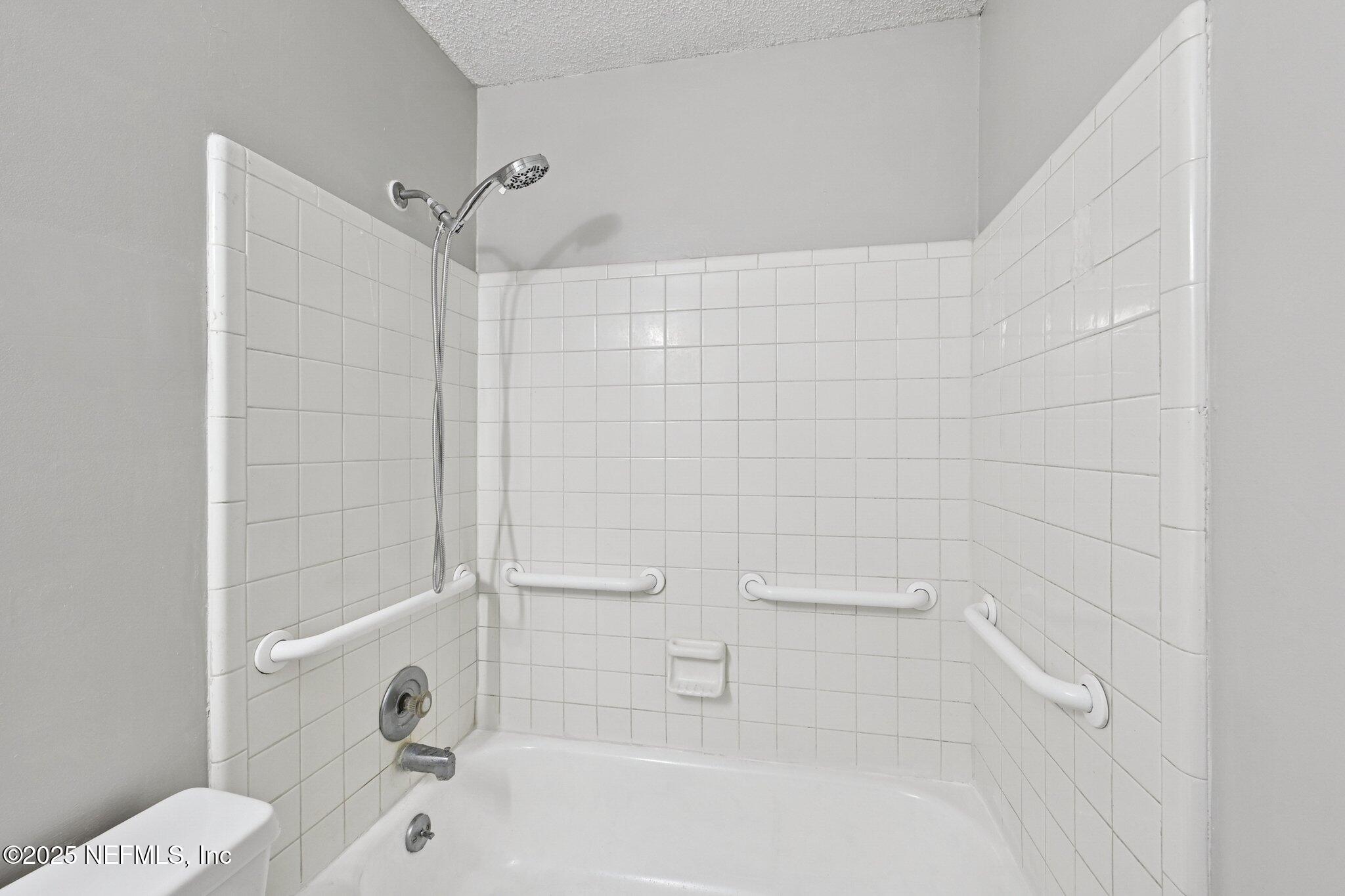 3801 Crown Point Road, Unit 1174 Jacksonville, FL 32257 - Photo 12 of 17 a bathroom with a bathtub and a shower