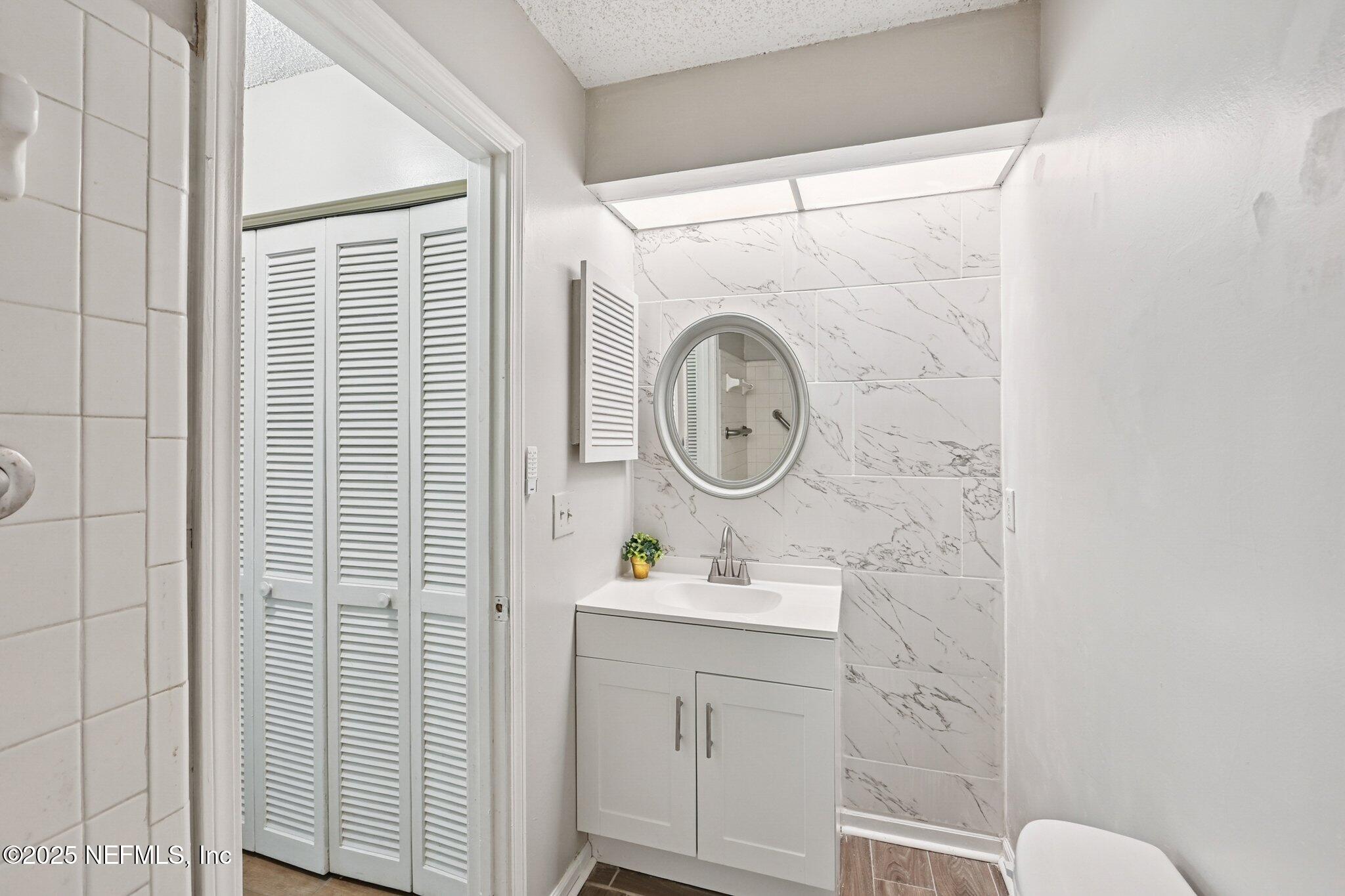 3801 Crown Point Road, Unit 1174 Jacksonville, FL 32257 - Photo 14 of 17 a bathroom with a sink a toilet and shower